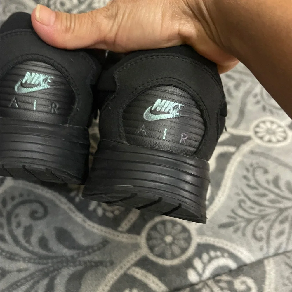 Nike Air Max Solo black Low-top living casual shoes Size 7.5